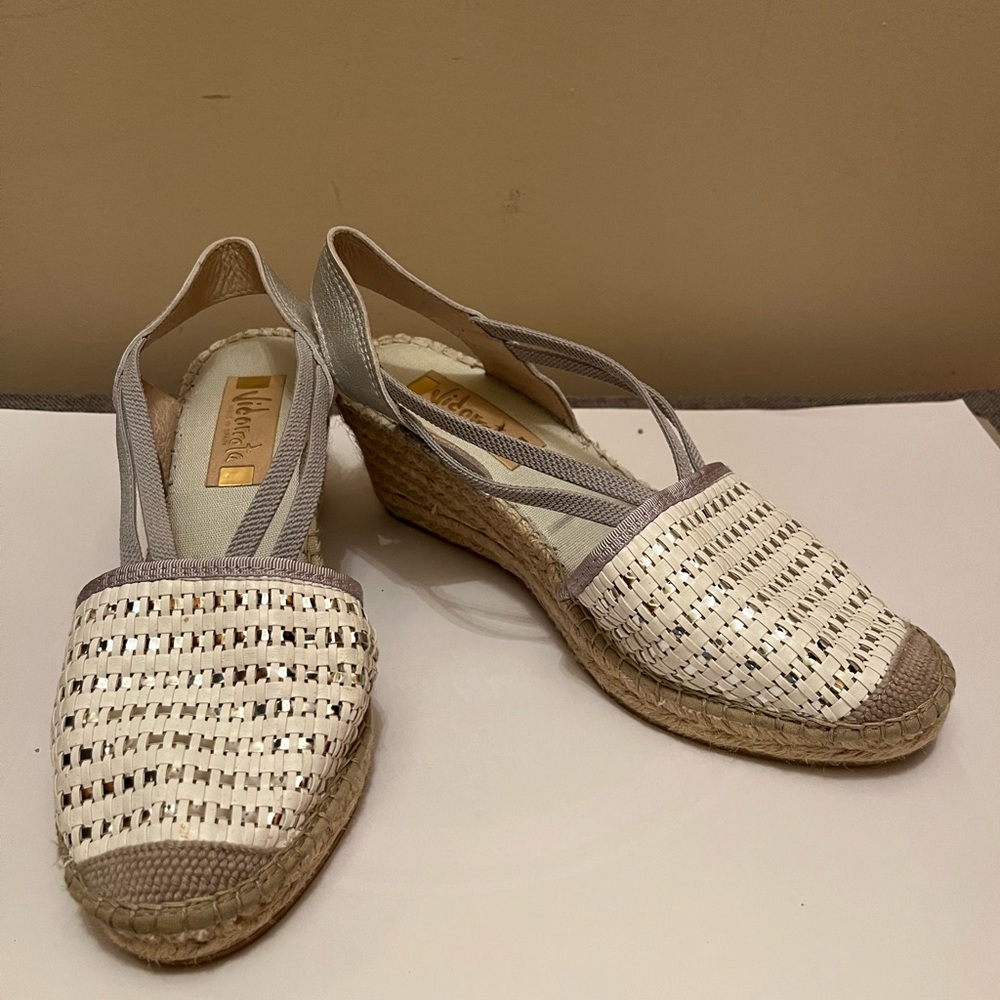 Vidorreta espadrilles made in Spain womes size 40
In great condition.